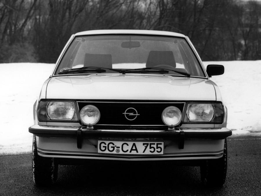 Opel Ascona i2000 1979 года  (фото 2 из 4)